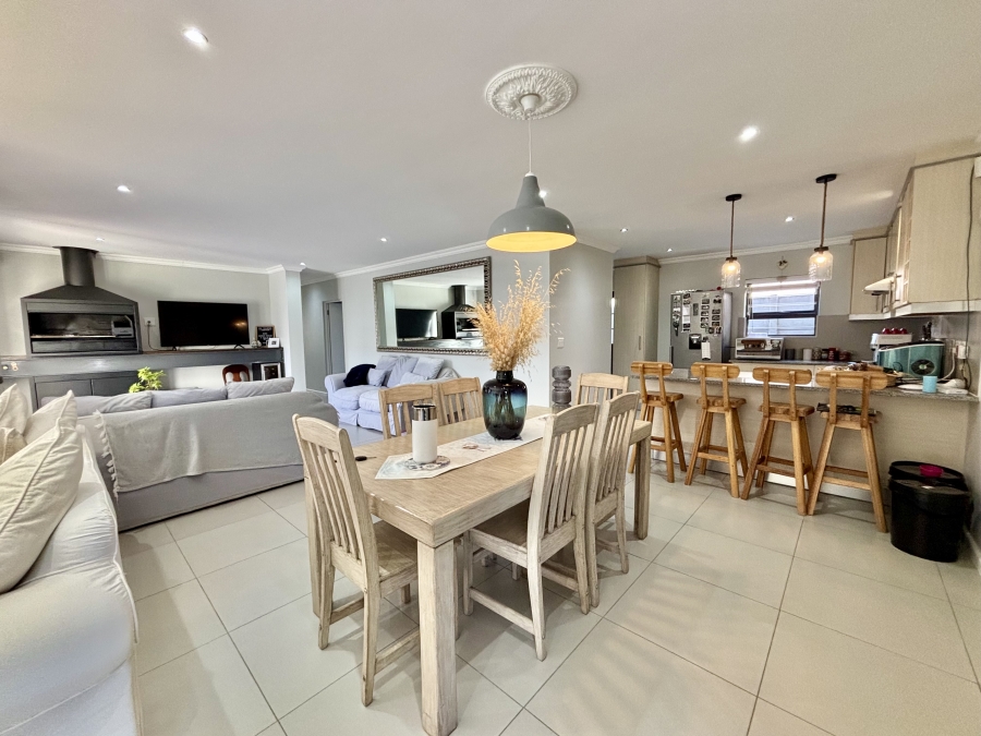 4 Bedroom Property for Sale in Parklands North Western Cape